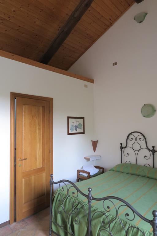 Agriturismo Rupestr Canelli Rom bilde